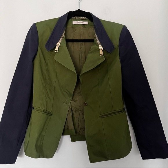 SOLD !! Givenchy Zipper Collar blazer - Picture 4 of 14